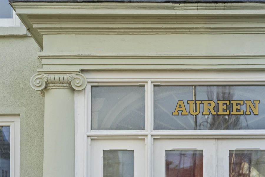 Aureen, 11 The Square
