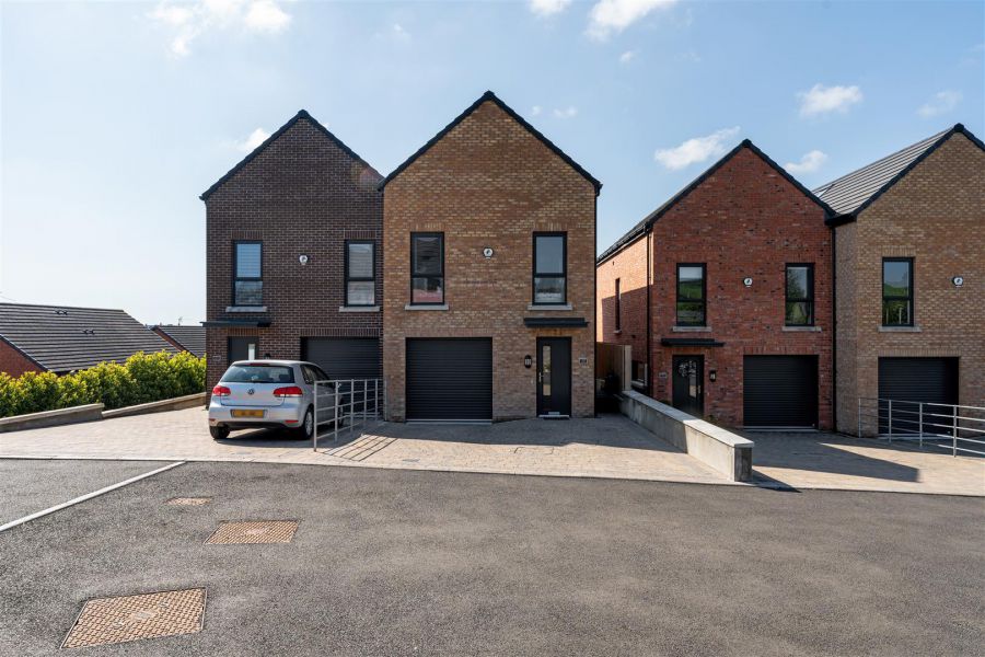 20 Milecross Manor