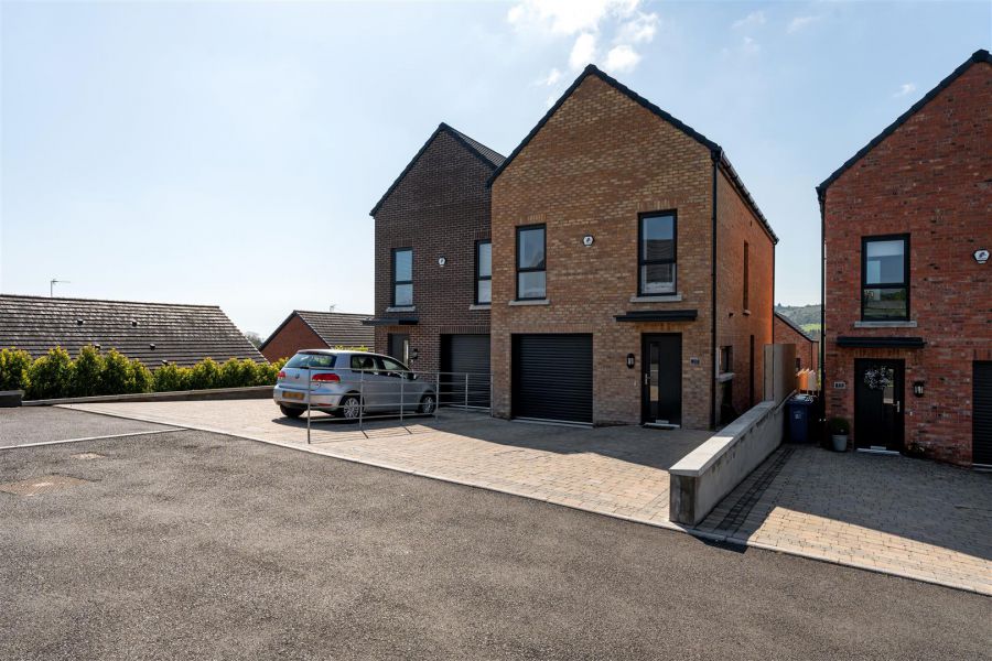 20 Milecross Manor