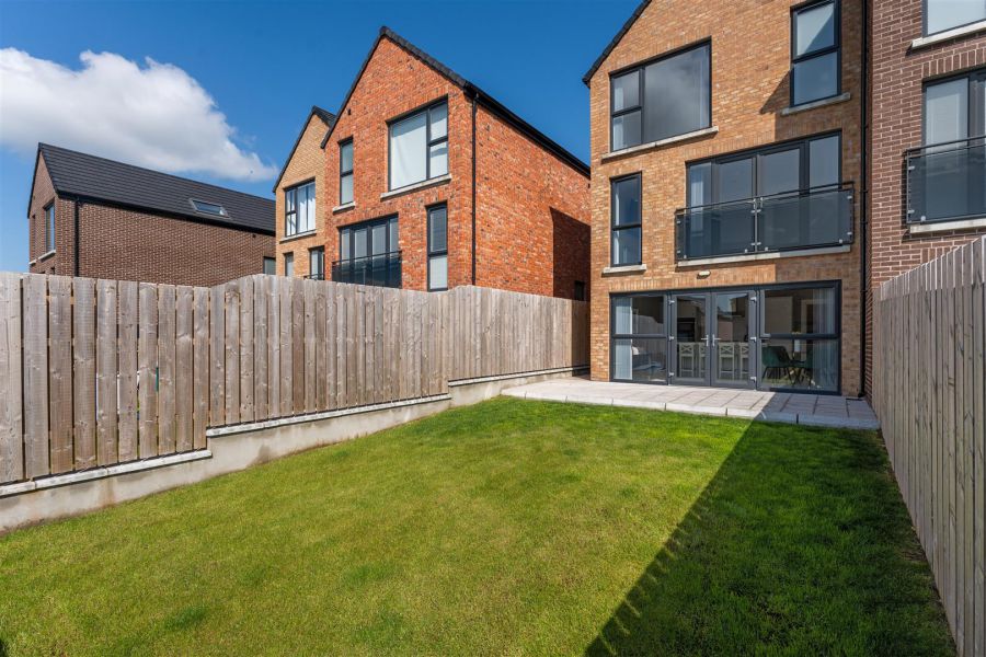 20 Milecross Manor