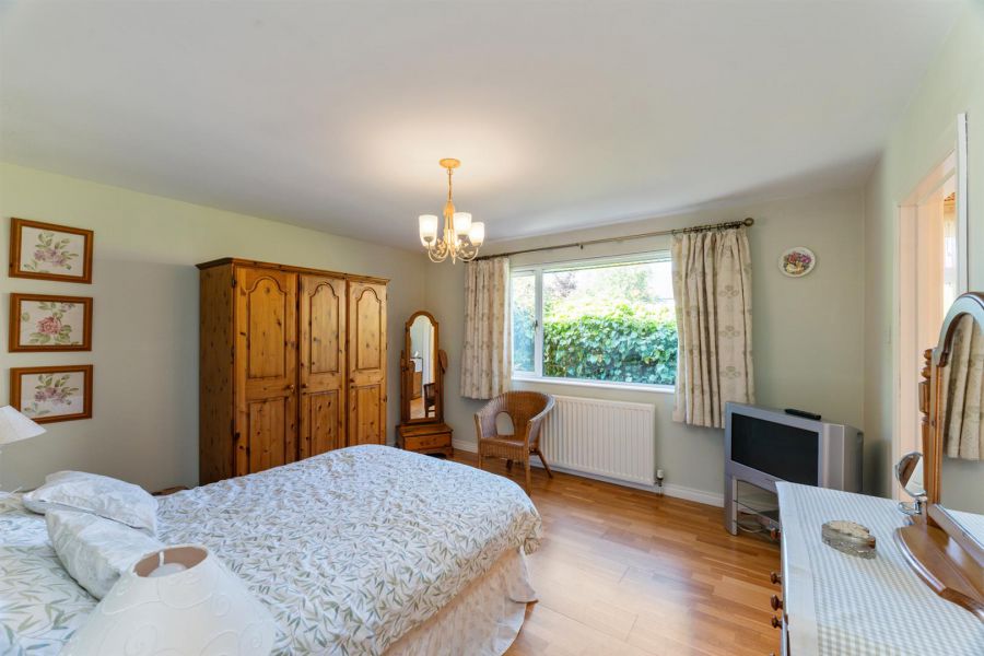 8 Aldergrange Avenue