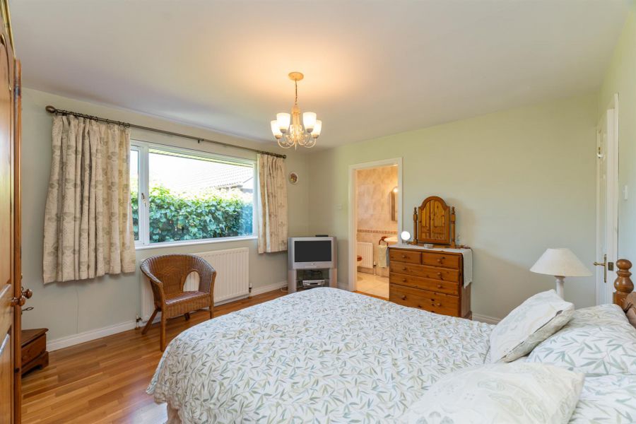 8 Aldergrange Avenue