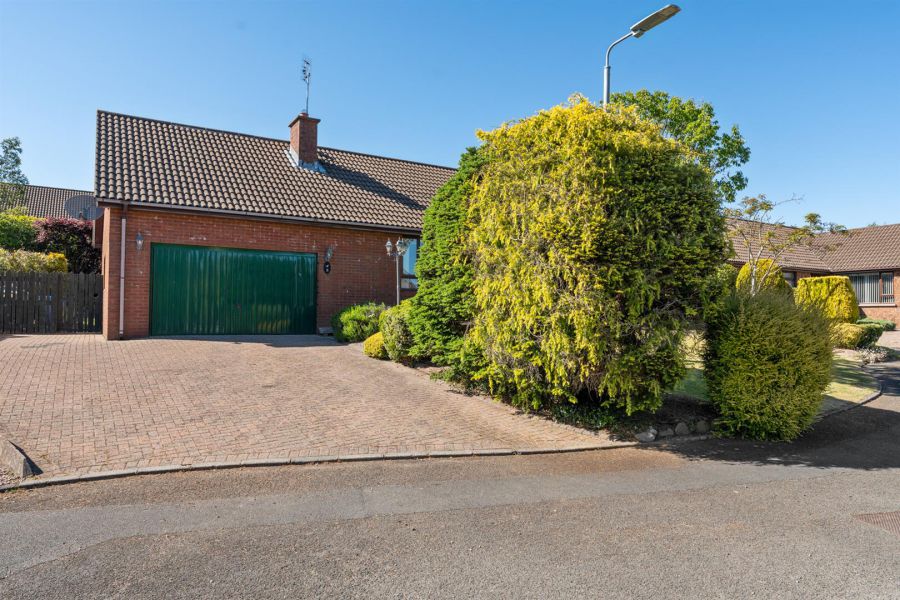 8 Aldergrange Avenue