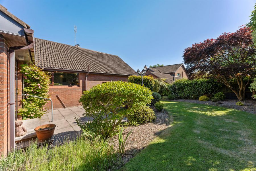 8 Aldergrange Avenue