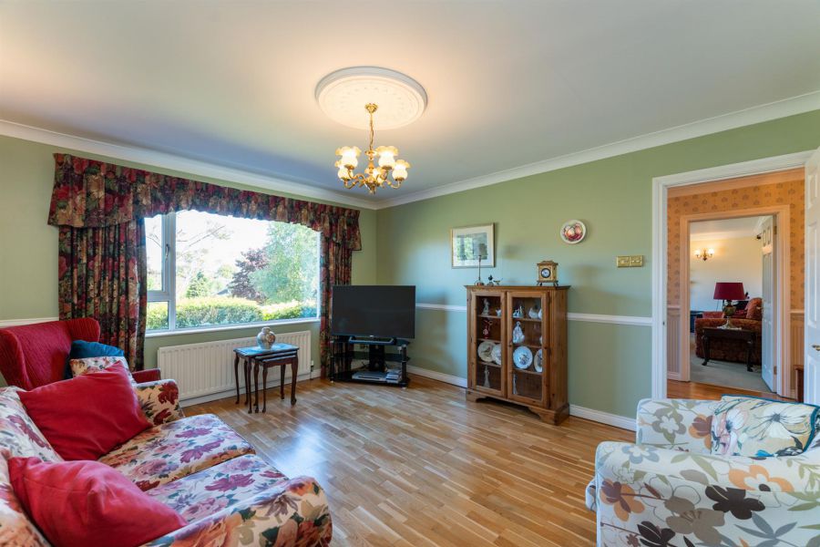 8 Aldergrange Avenue