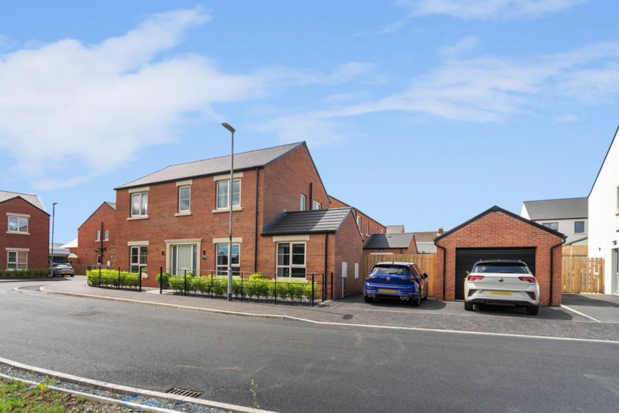 11 Castlelodge Gardens