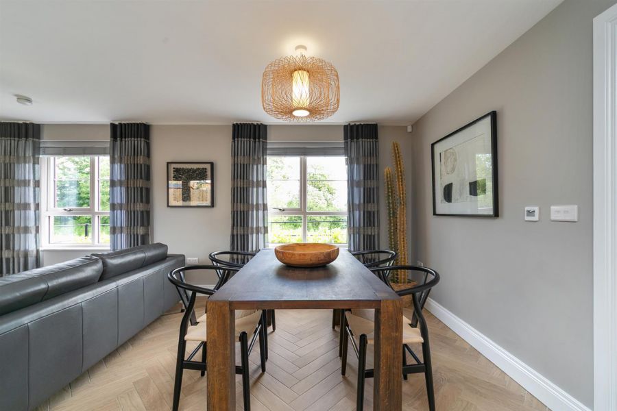 11 Castlelodge Gardens