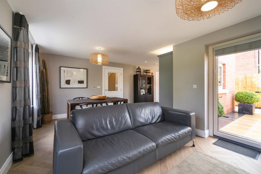 11 Castlelodge Gardens