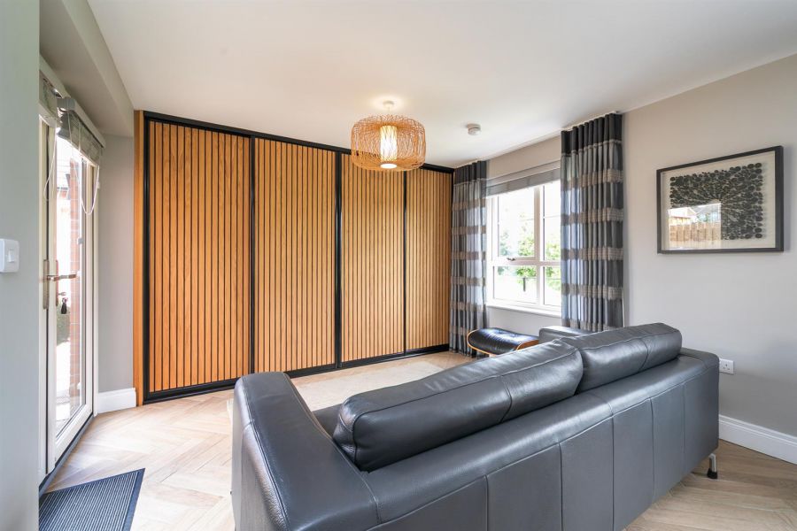 11 Castlelodge Gardens