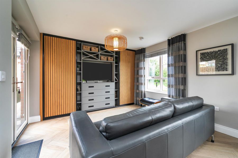 11 Castlelodge Gardens