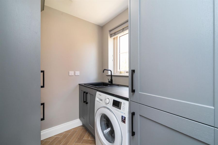 11 Castlelodge Gardens