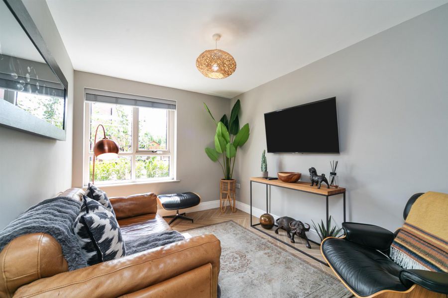 11 Castlelodge Gardens