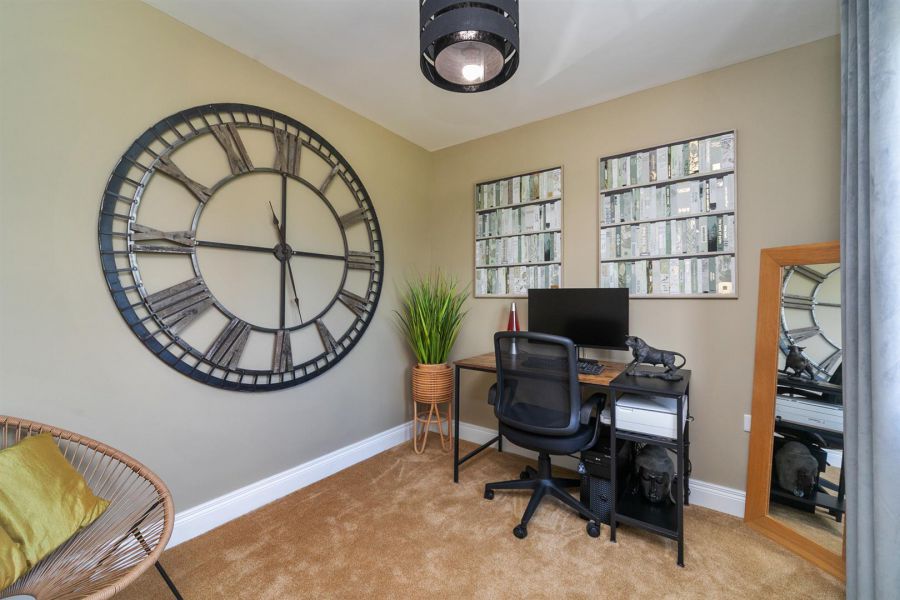 11 Castlelodge Gardens