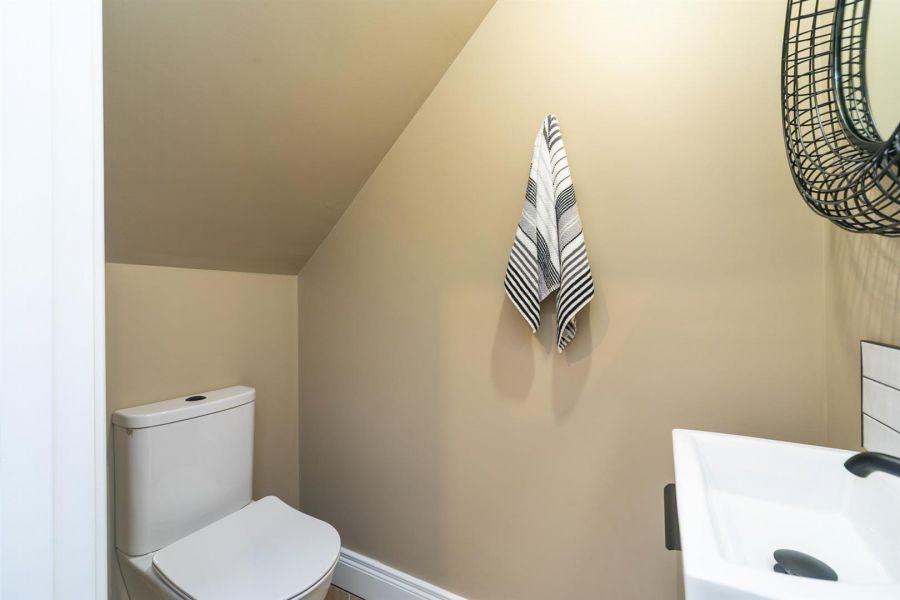 11 Castlelodge Gardens