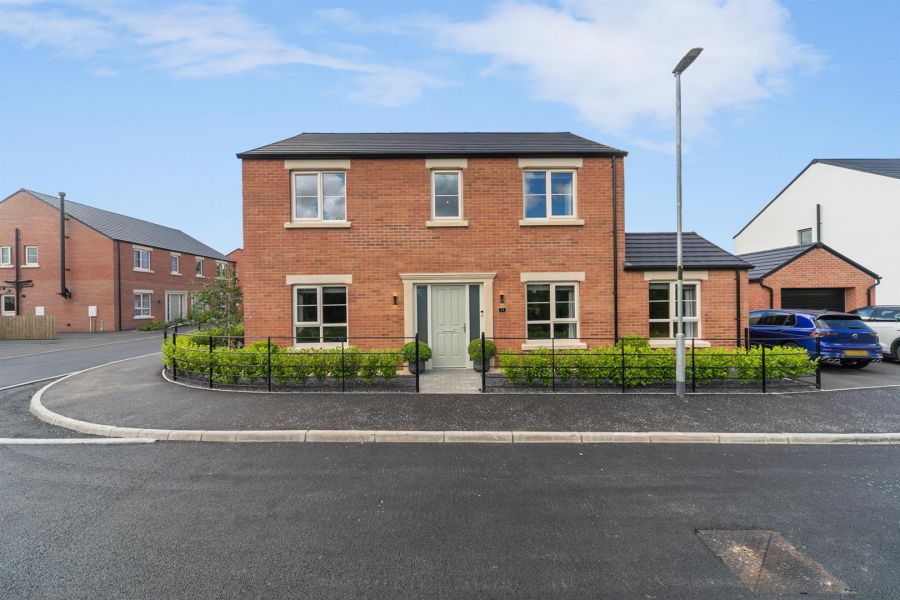 11 Castlelodge Gardens