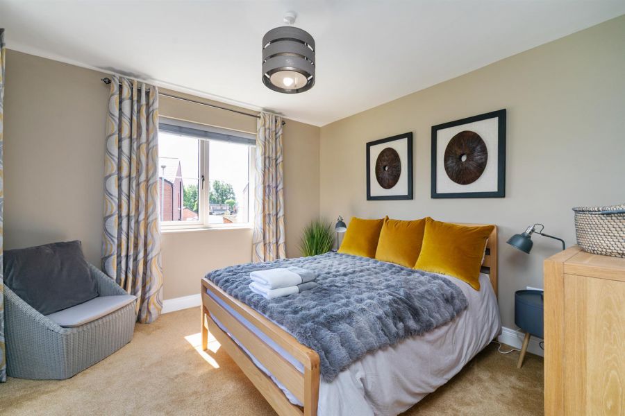 11 Castlelodge Gardens