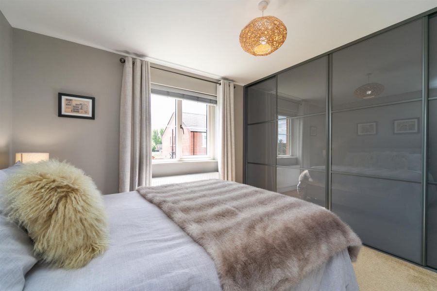 11 Castlelodge Gardens