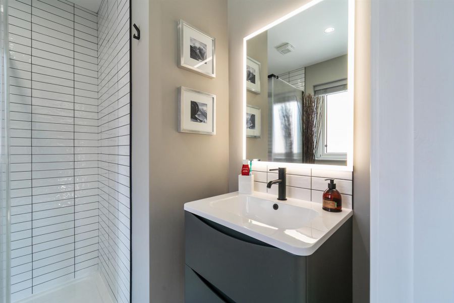 11 Castlelodge Gardens