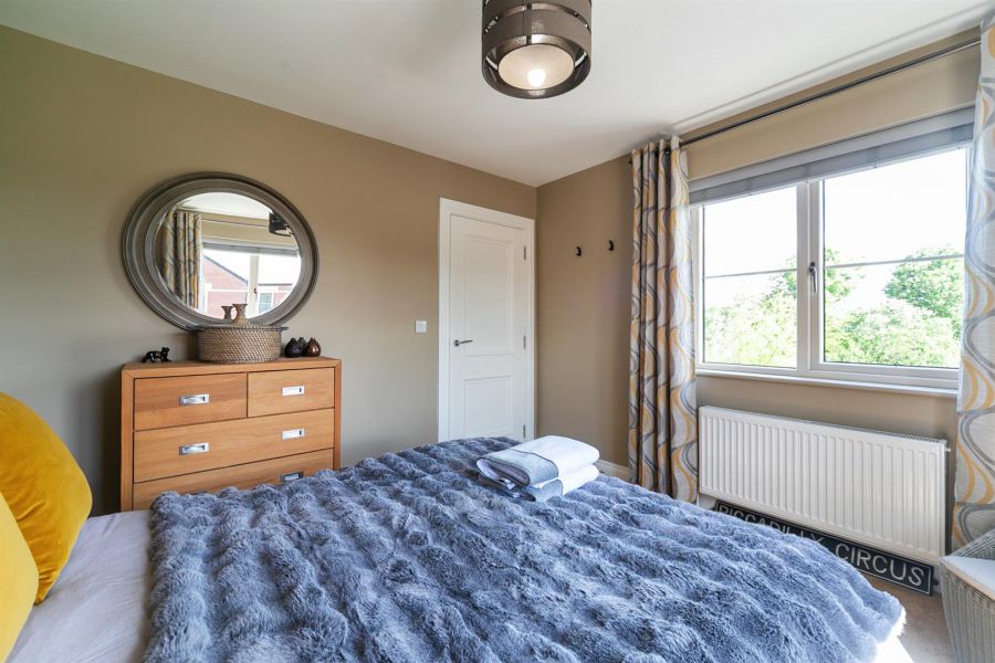 11 Castlelodge Gardens