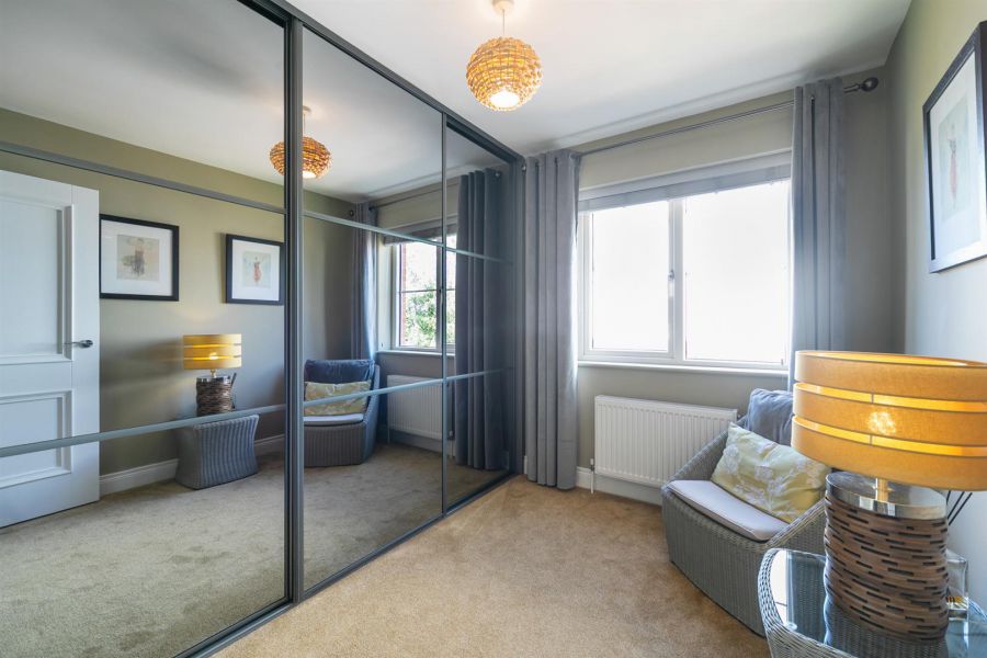 11 Castlelodge Gardens