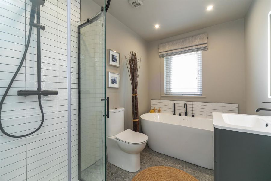 11 Castlelodge Gardens