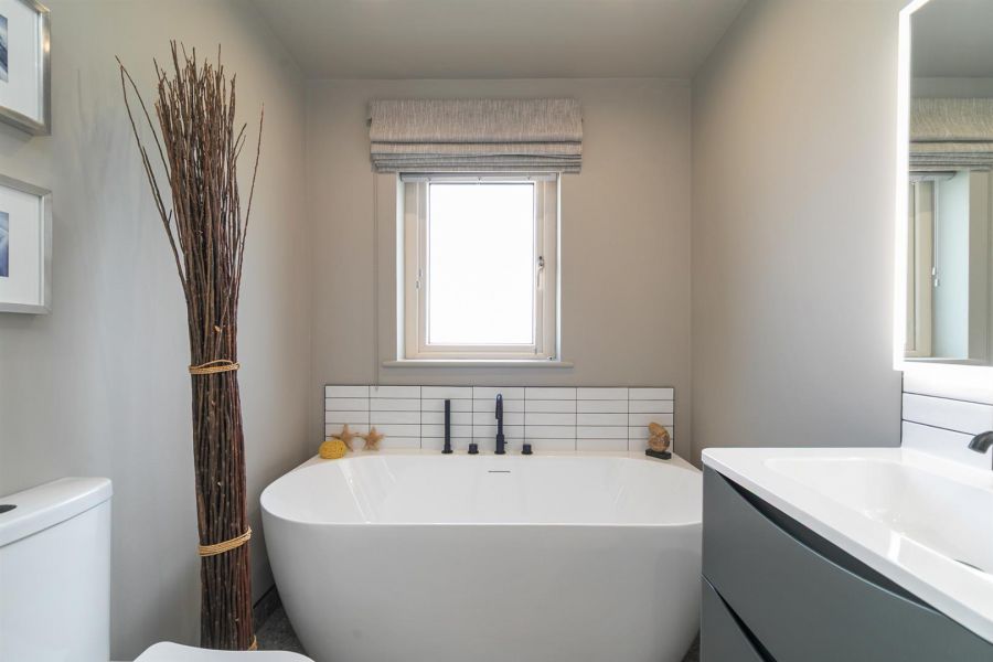11 Castlelodge Gardens