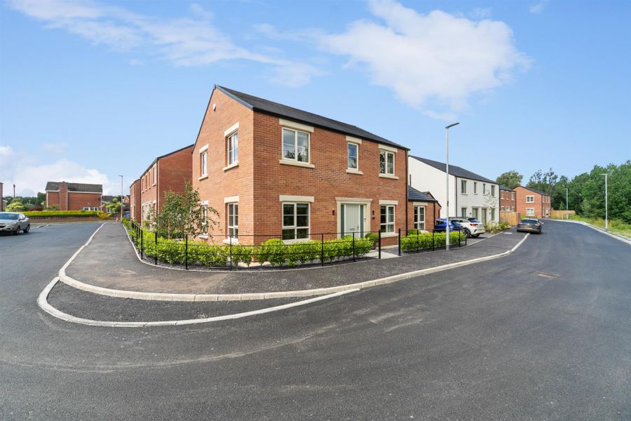 11 Castlelodge Gardens