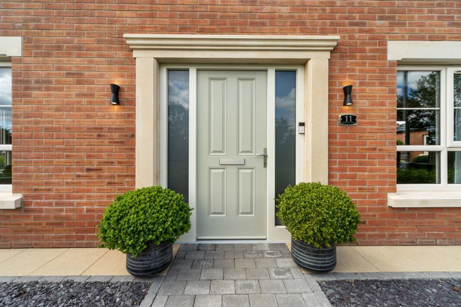11 Castlelodge Gardens