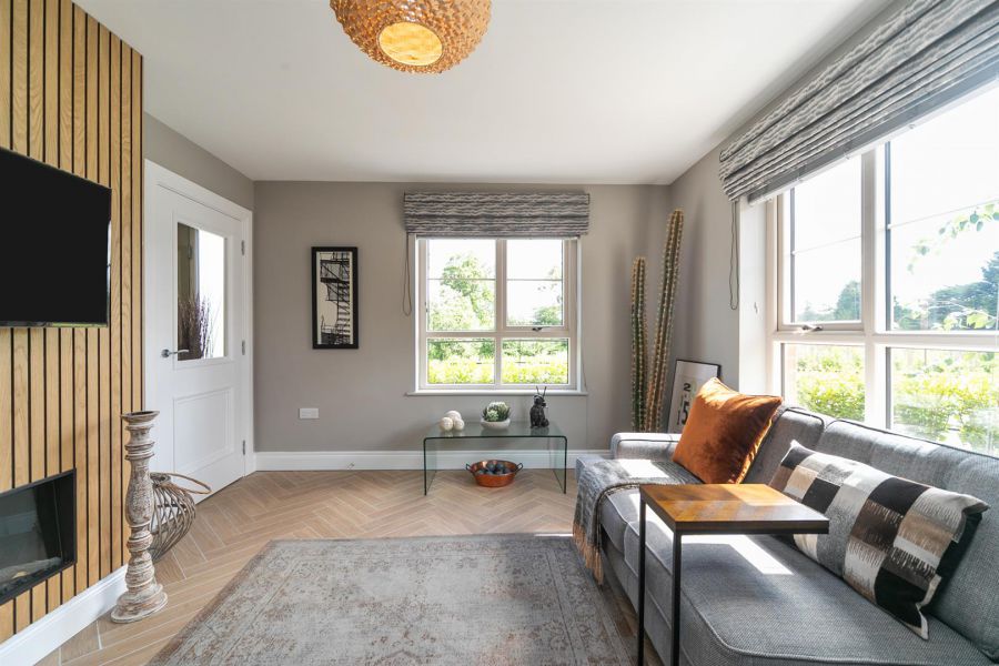 11 Castlelodge Gardens