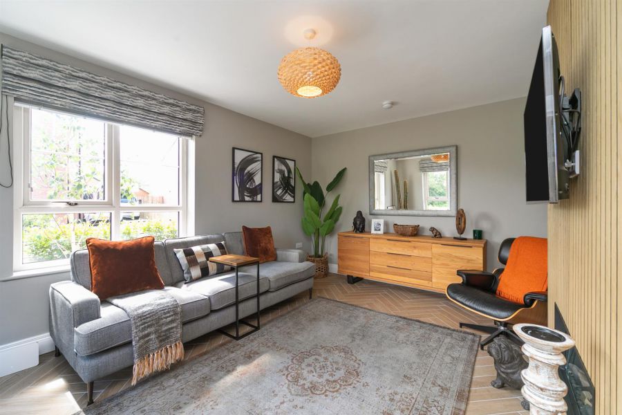 11 Castlelodge Gardens