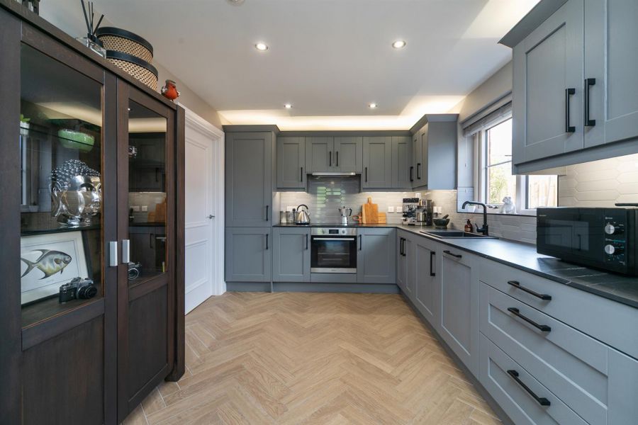 11 Castlelodge Gardens
