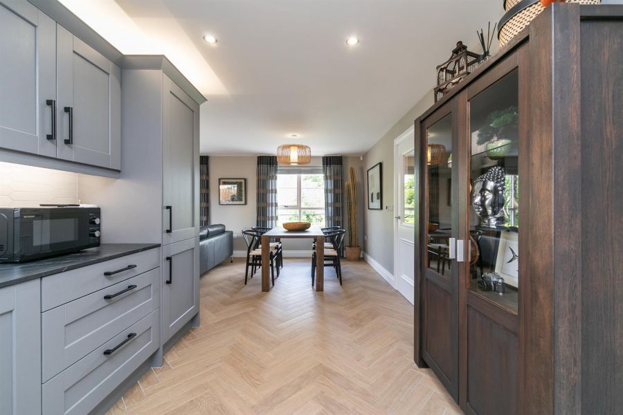 11 Castlelodge Gardens