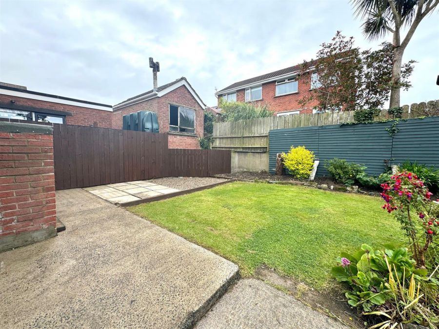 4 Rockland Crescent