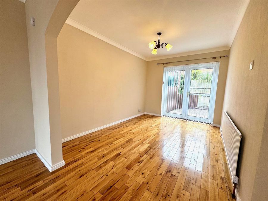 4 Rockland Crescent