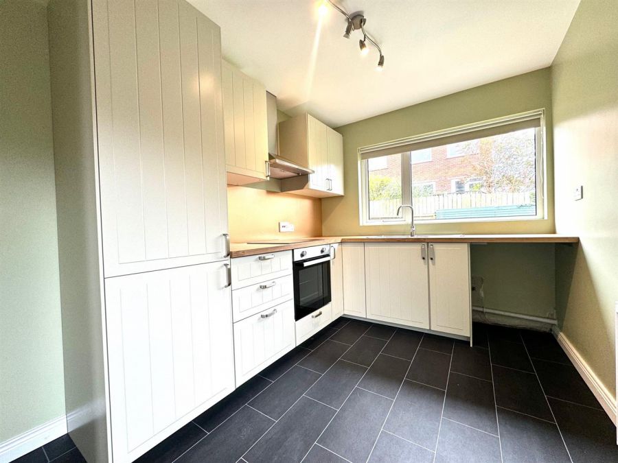 4 Rockland Crescent