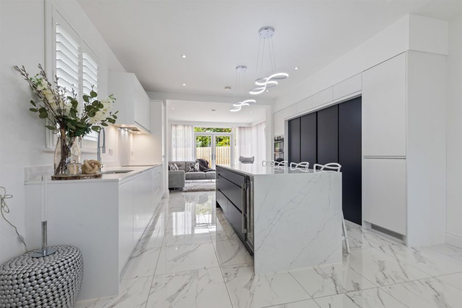 6 Brynmor Park