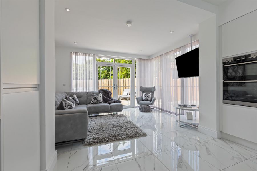 6 Brynmor Park