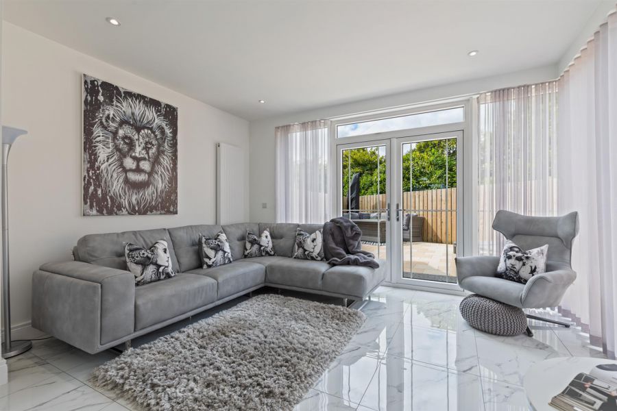 6 Brynmor Park