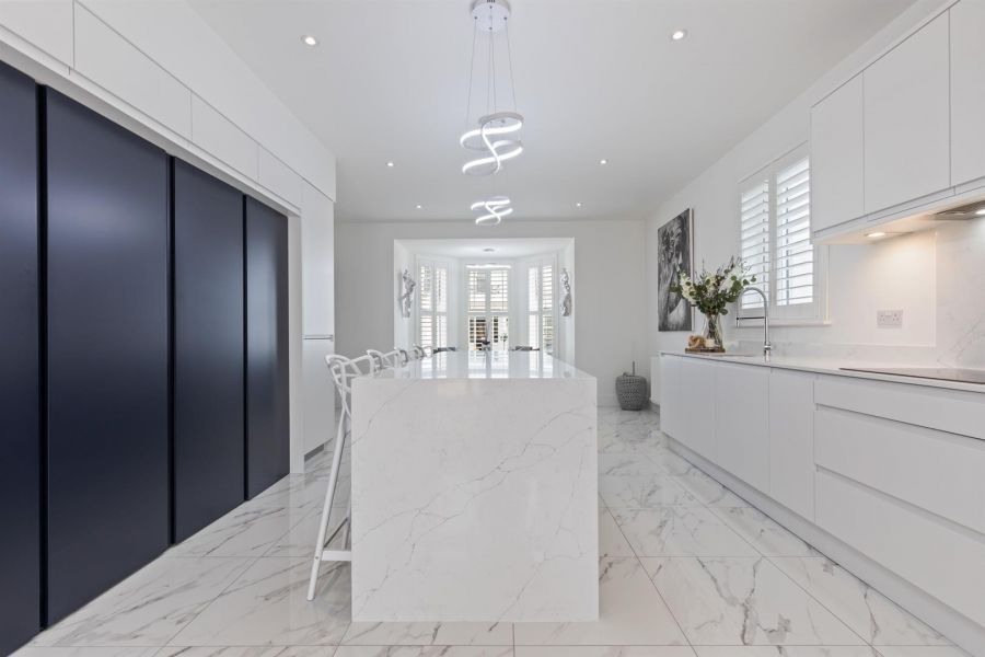6 Brynmor Park
