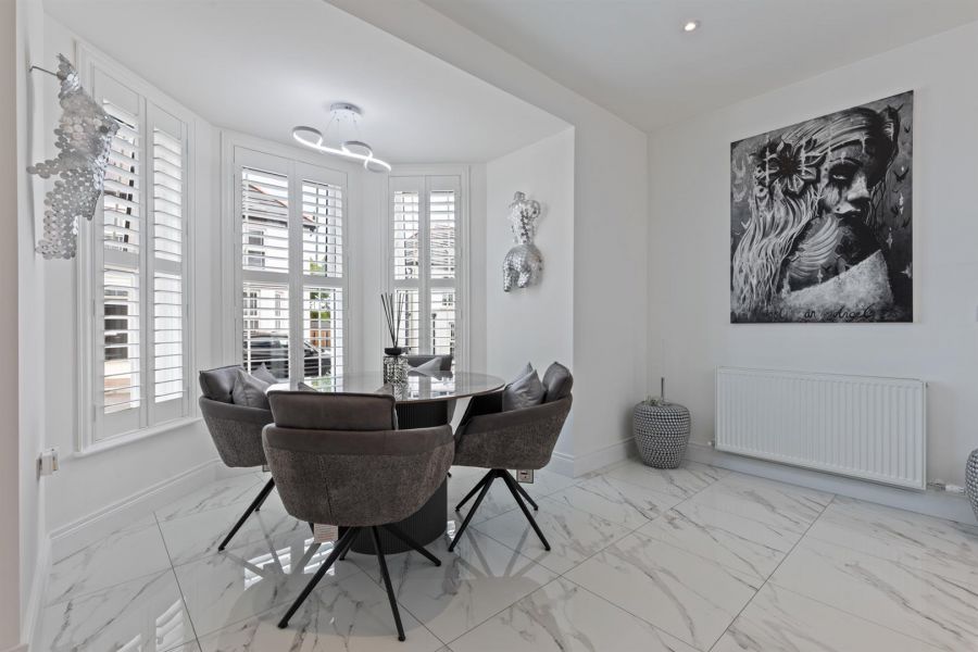 6 Brynmor Park