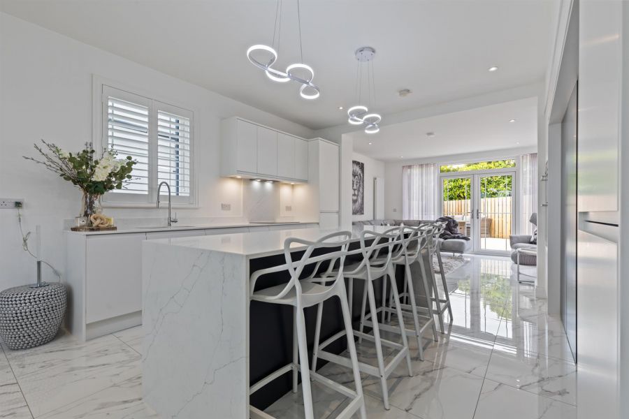 6 Brynmor Park