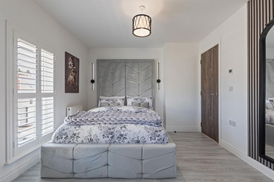 6 Brynmor Park
