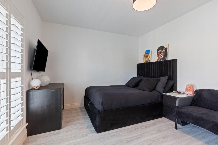 6 Brynmor Park
