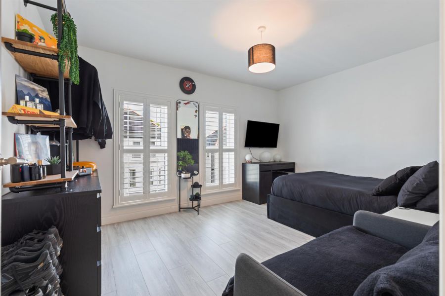 6 Brynmor Park