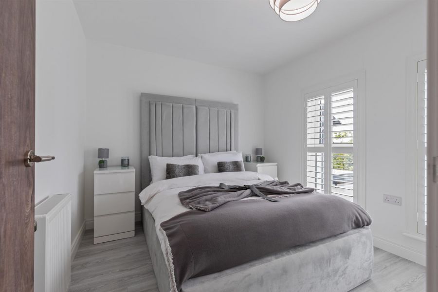 6 Brynmor Park