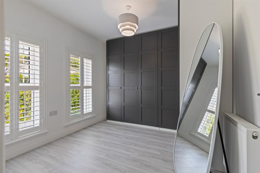 6 Brynmor Park