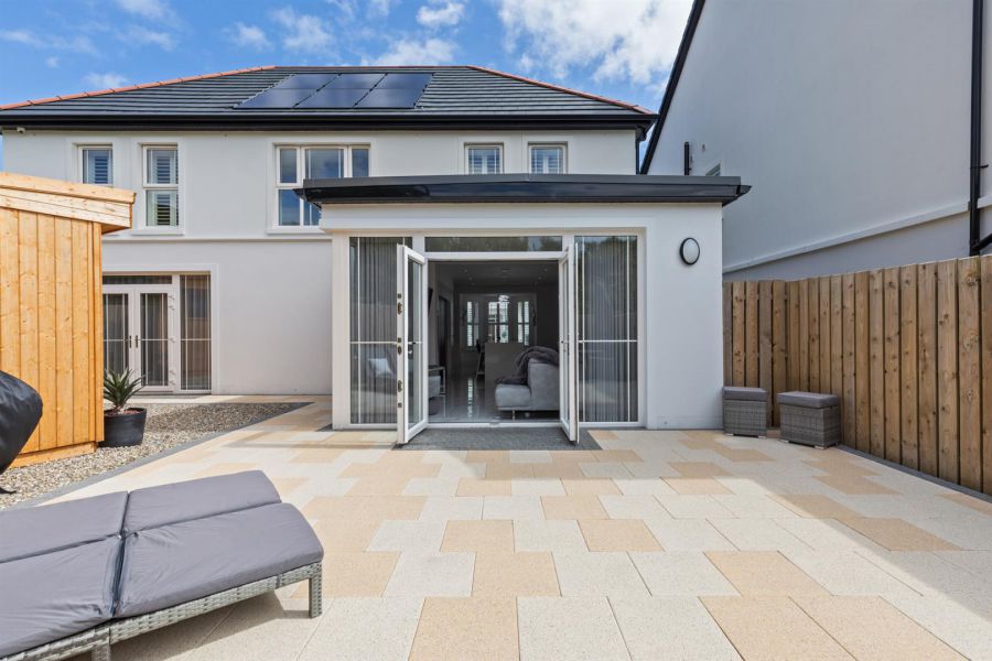 6 Brynmor Park