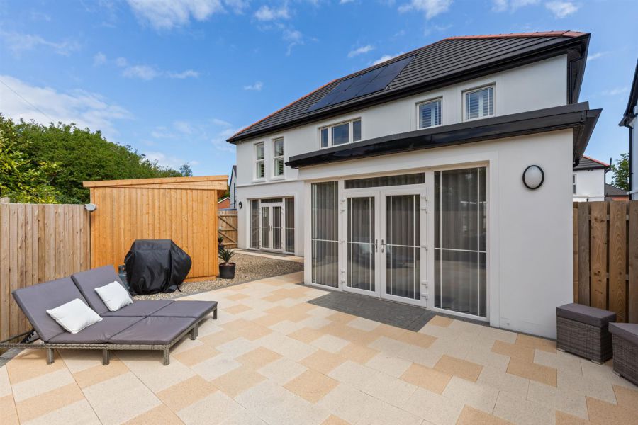 6 Brynmor Park