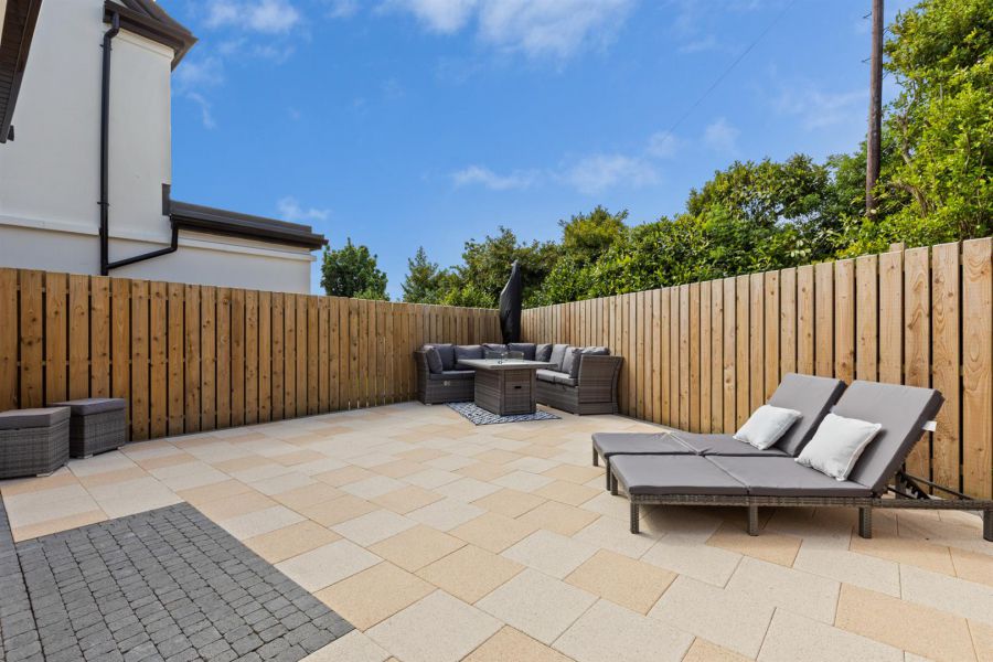 6 Brynmor Park