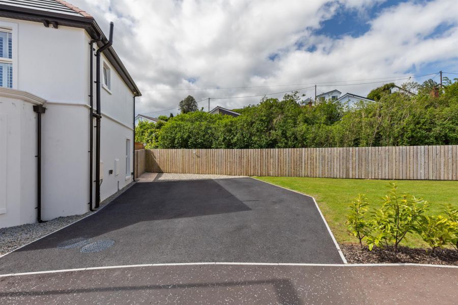 6 Brynmor Park
